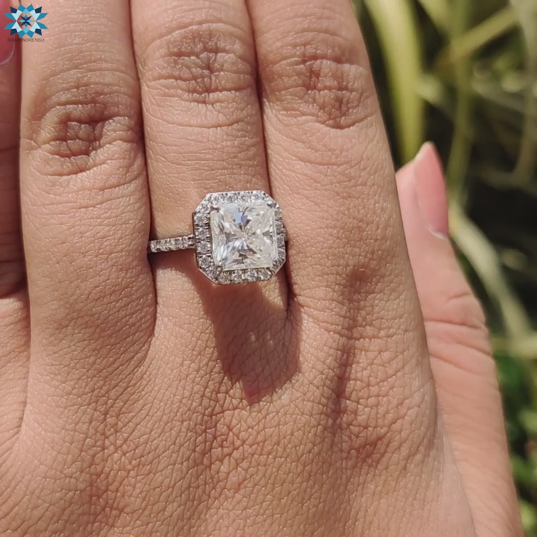 Diamondrensu UK halo engagement ring.