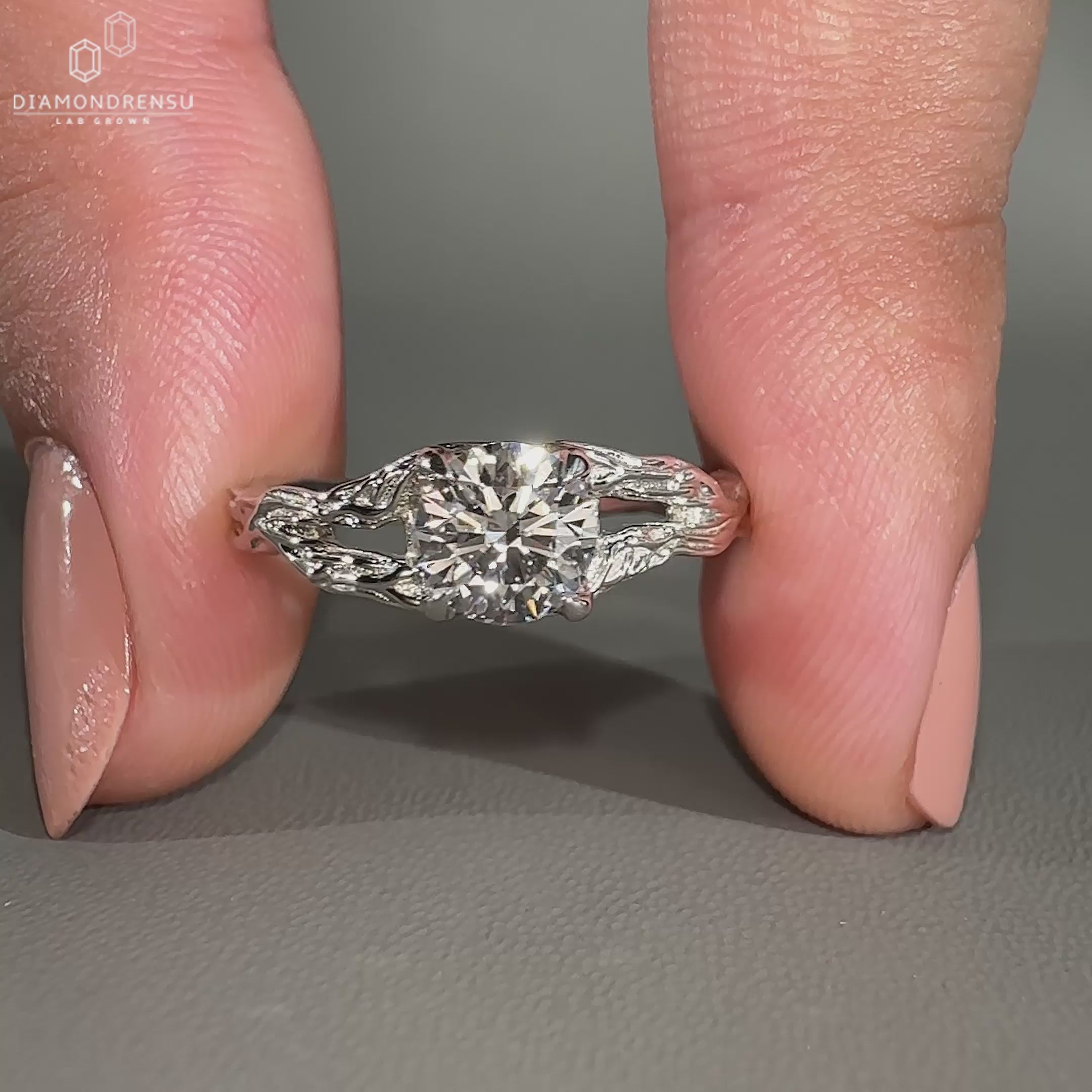 Round diamond ring with split shank ring