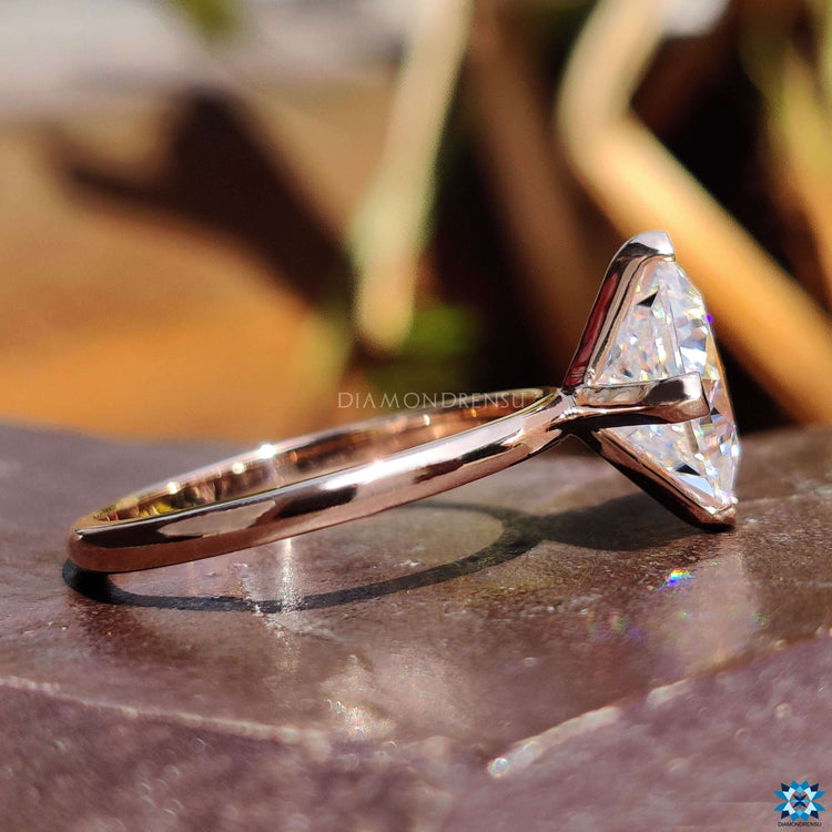 V shaped prong moissanite ring.