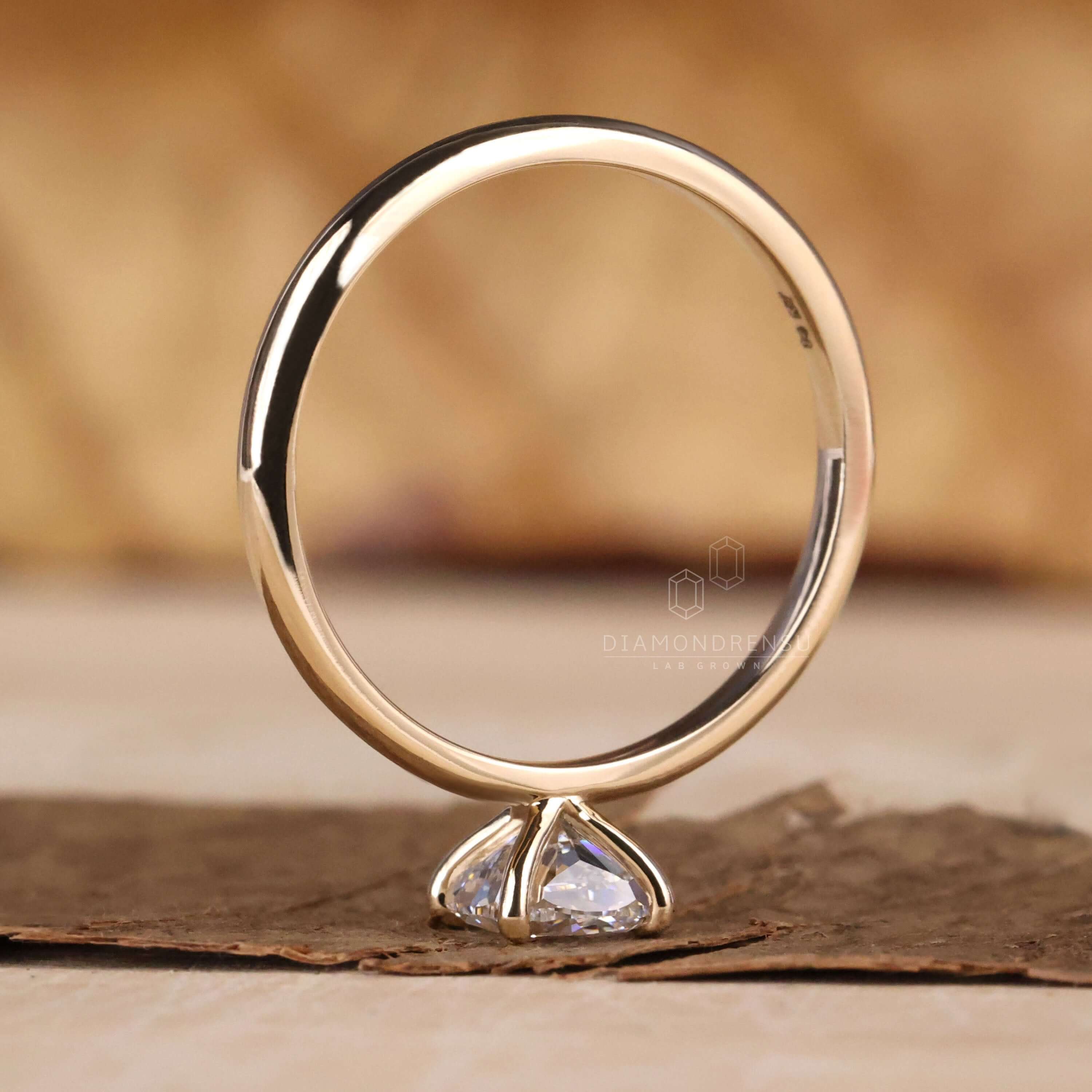 4 prong claw setting solitaire diamond ring, a perfect minimalist engagement ring for women who love simple yet stunning jewellery.