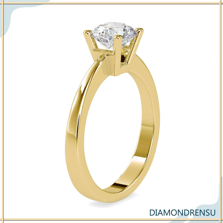 Rose gold ring with round cut solitaire, IGI certified.