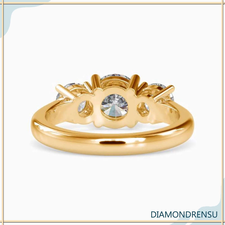 Simple diamond ring in white gold with triple stone style.