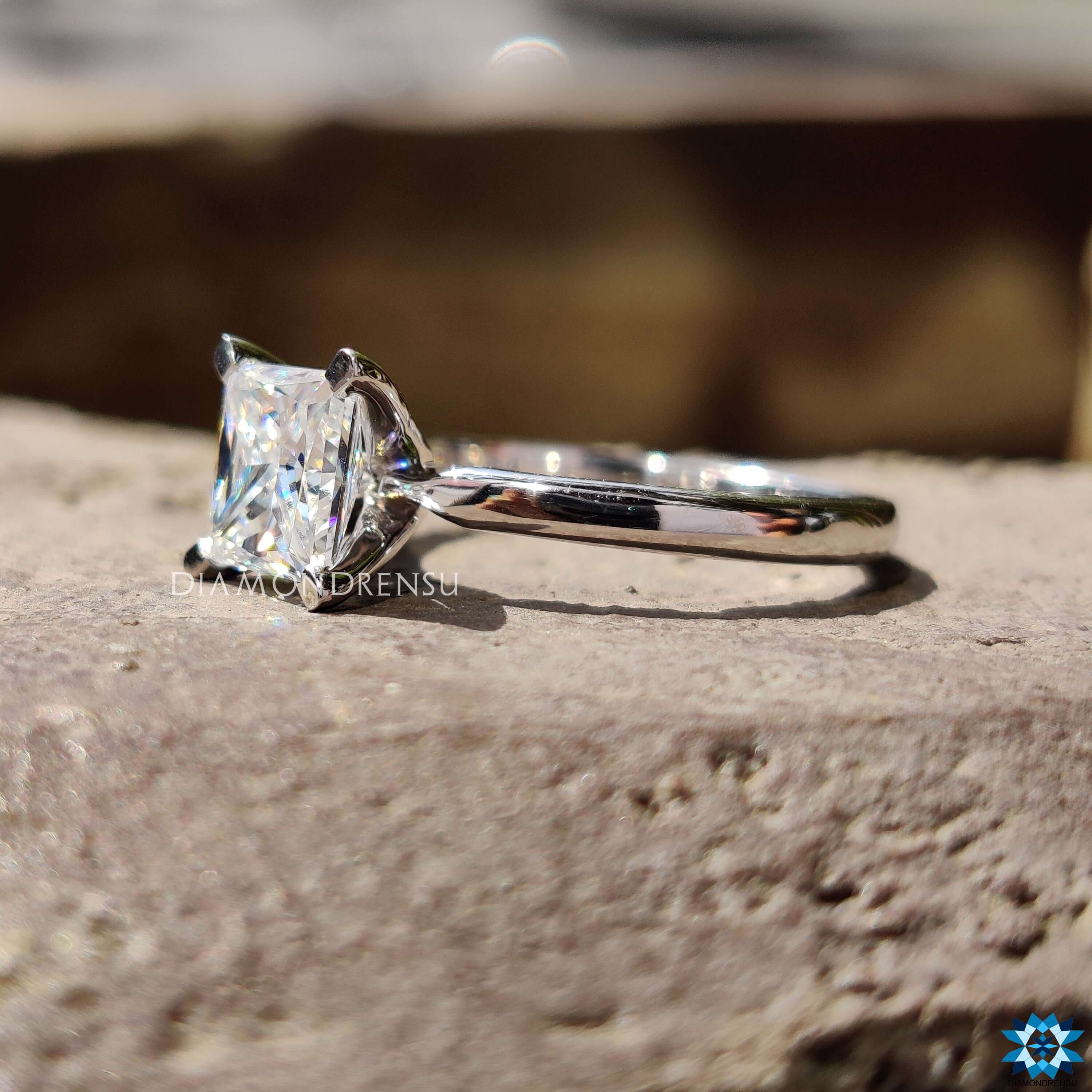 Four prong setting princess cut moissanite ring.