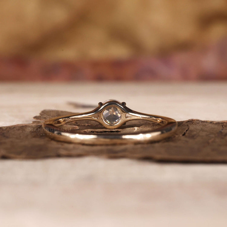 Handmade jewellery with a 4 prong diamond setting by Diamondrensu UK