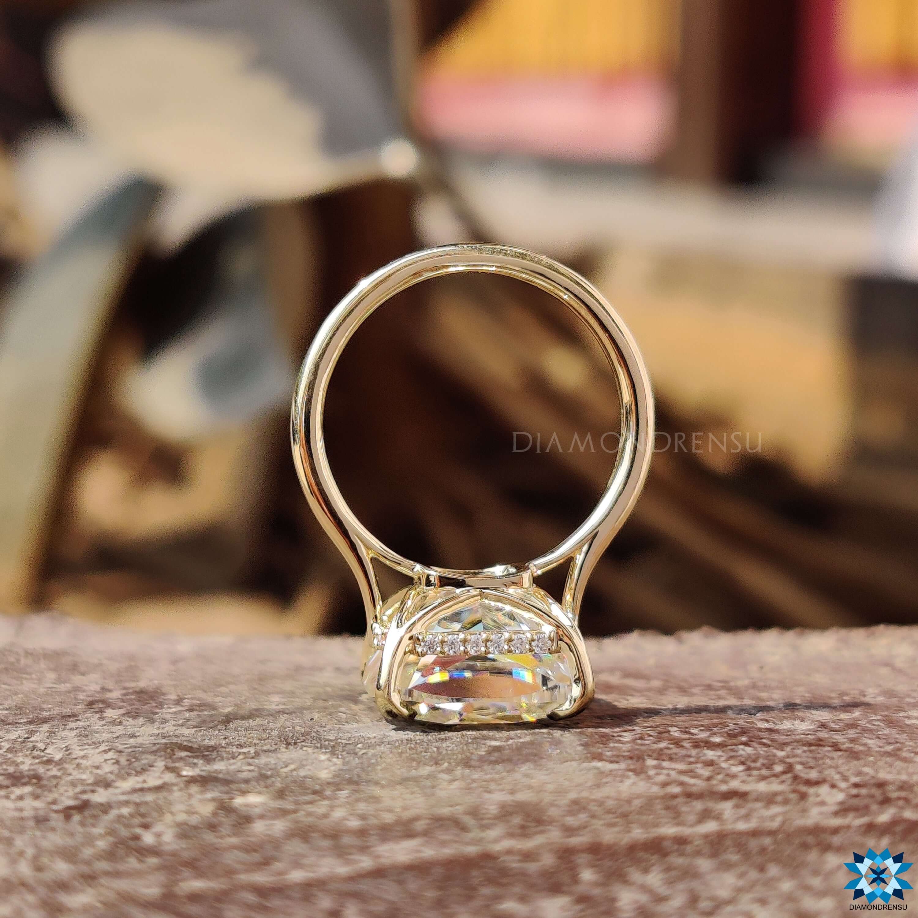 Handmade cushion Rensu cut engagement ring in yellow gold.