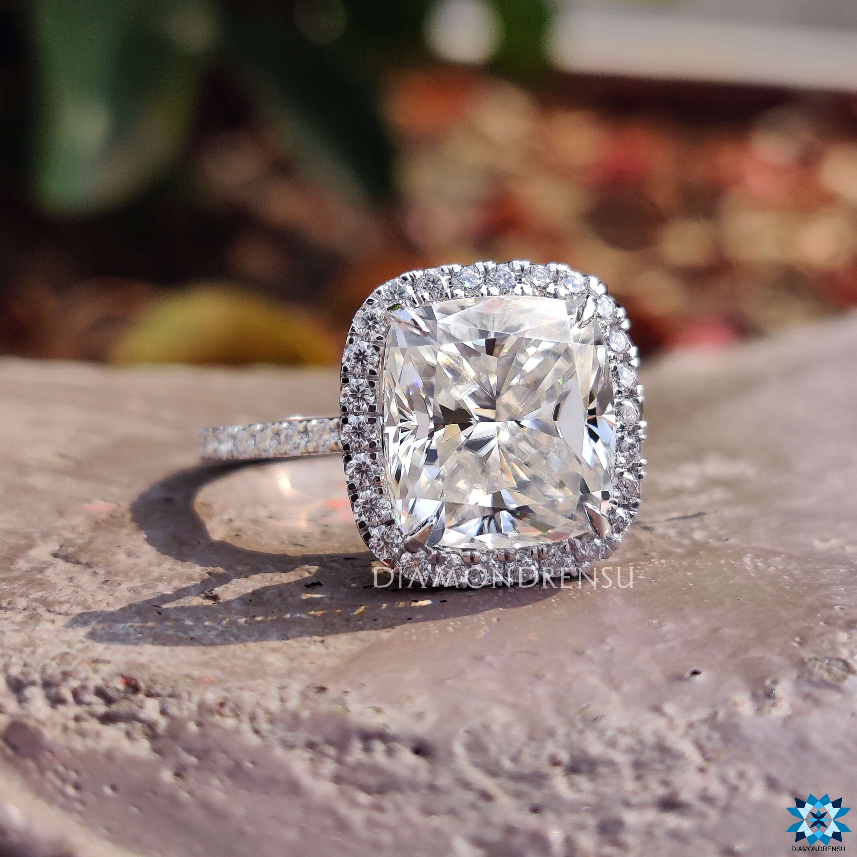 Round cut halo setting in a white gold ring.
