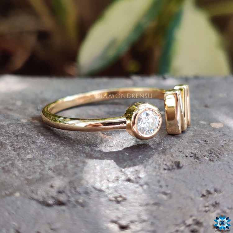 Buy engagement ring that symbolises love and commitment.