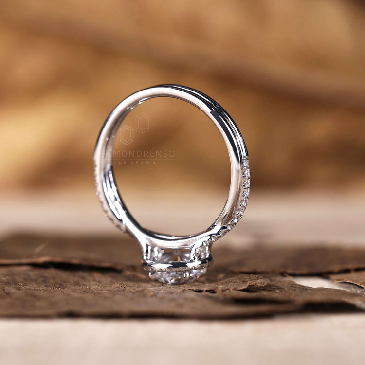 Handmade jewellery featuring an IGI certified Lab Grown Diamond.