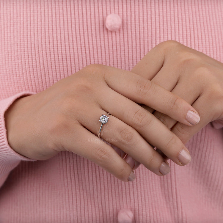 Classic ring solitaire setting with a minimalist design.