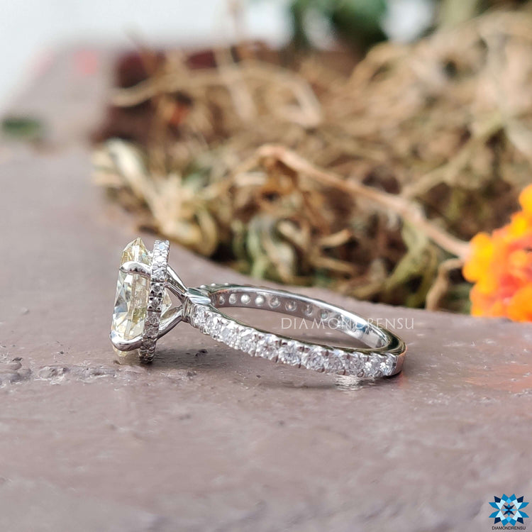 Diamondrensu UK custom oval moissanite engagement ring.