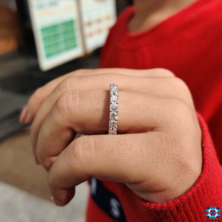 Basket setting ring showcasing exceptional craftsmanship.