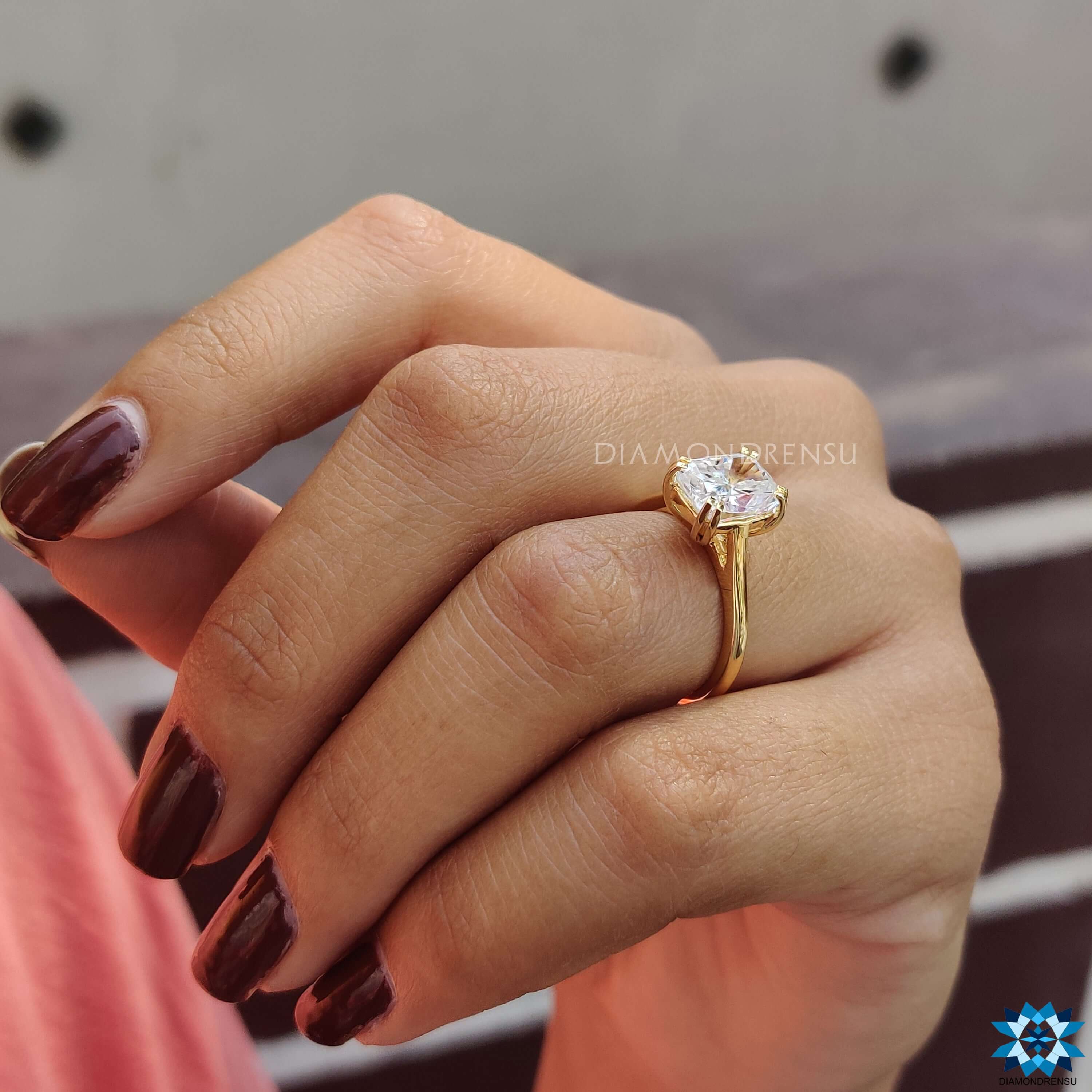 Diamondrensu UK moissanite ring.