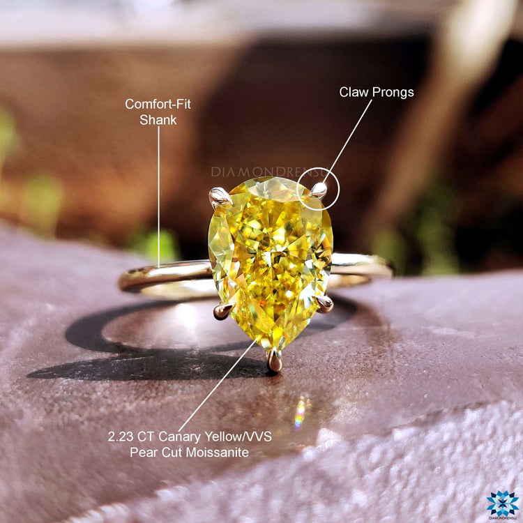 Diamondrensu UK pear solitaire engagement ring.