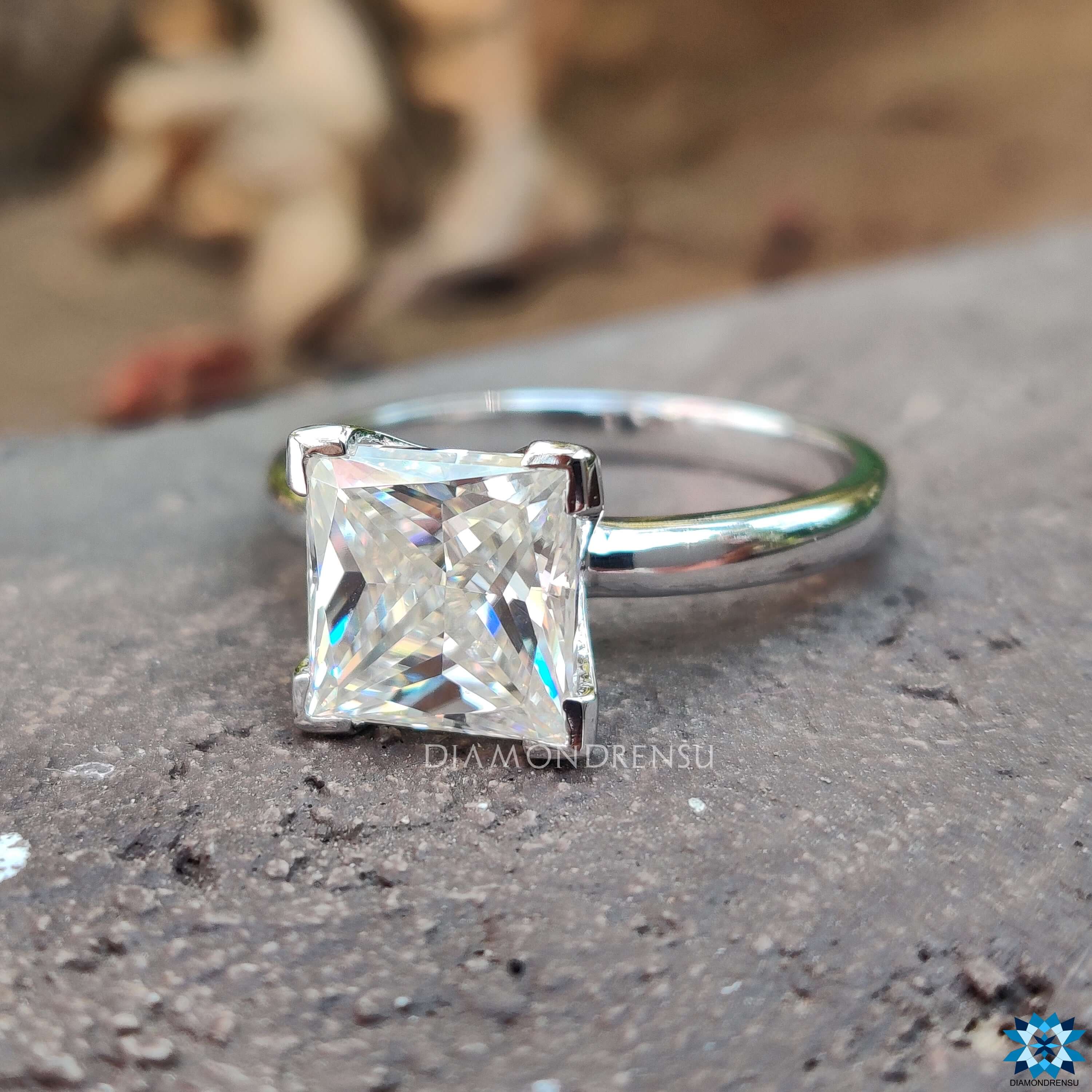 Diamondrensu UK princess moissanite solitaire ring.