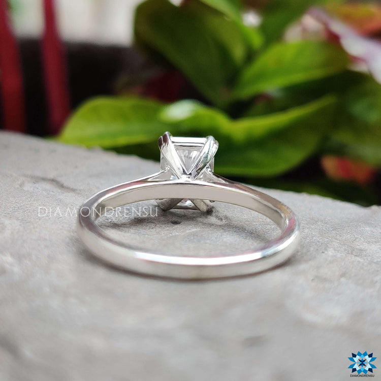 Diamondrensu UK radiant cut moissanite engagement ring.