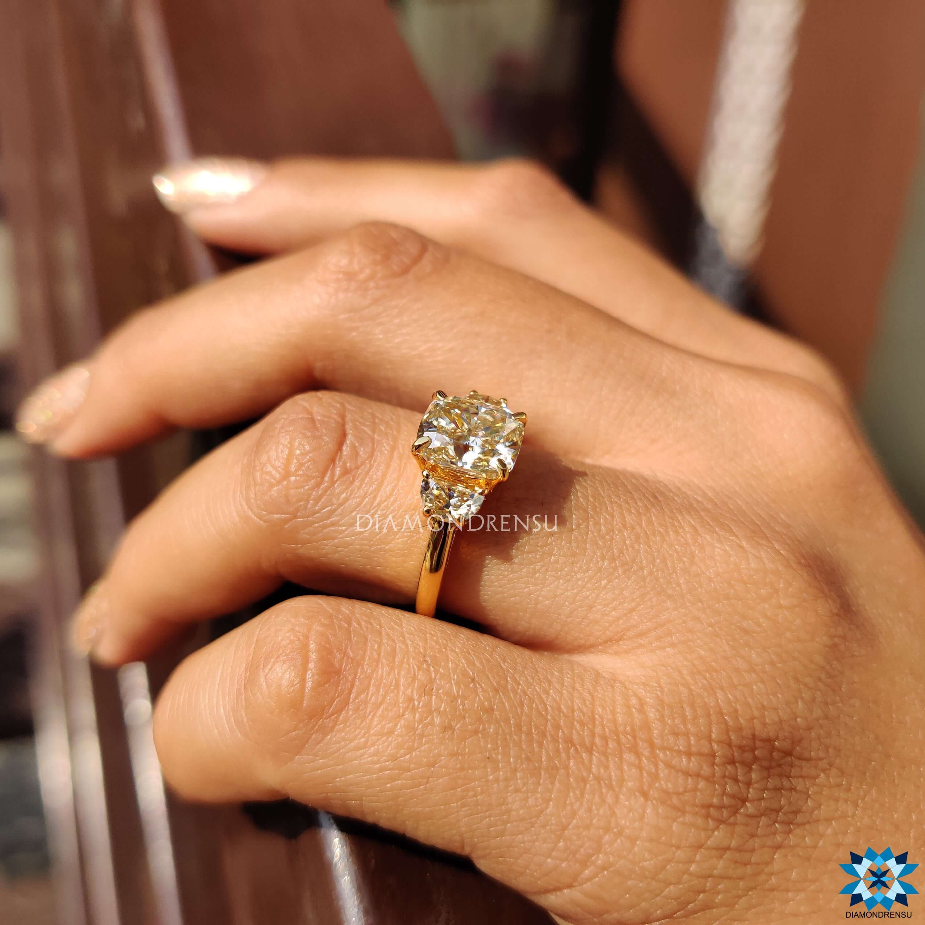 Diamondrensu UK handmade moissanite engagement ring.