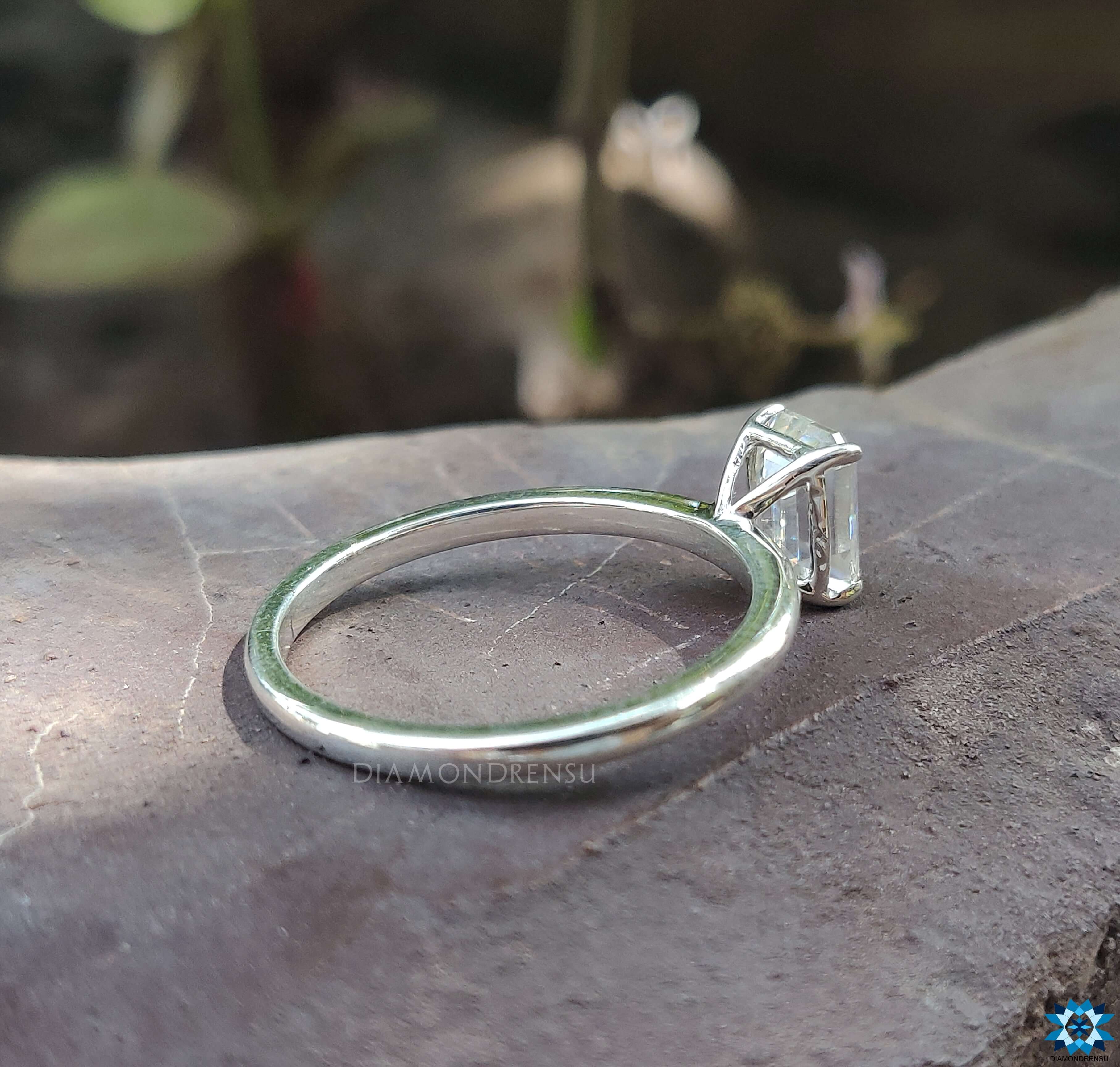 Elegant white gold moissanite ring, perfect for engagements and special occasions.