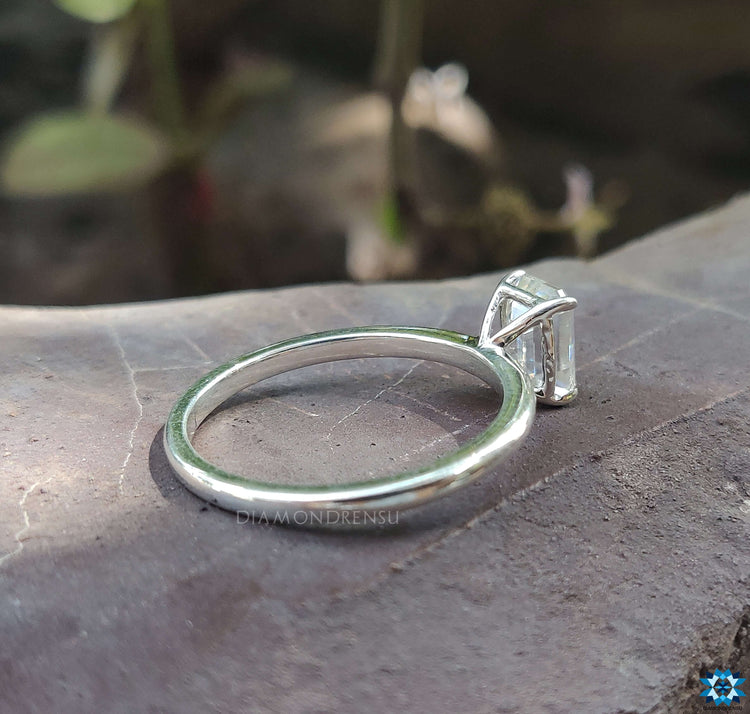 Elegant white gold moissanite ring, perfect for engagements and special occasions.