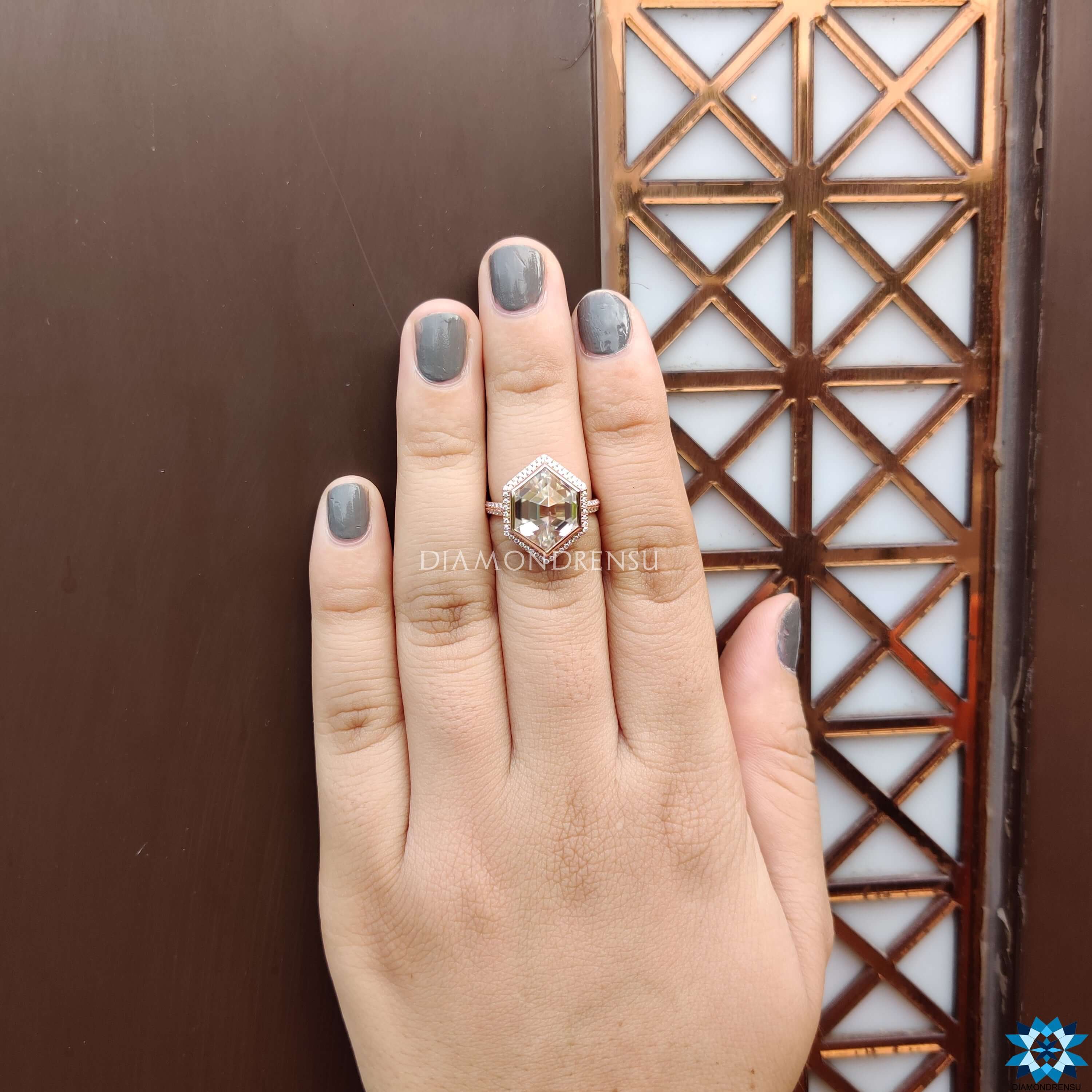 Diamondrensu UK rose gold hexagon engagement ring.