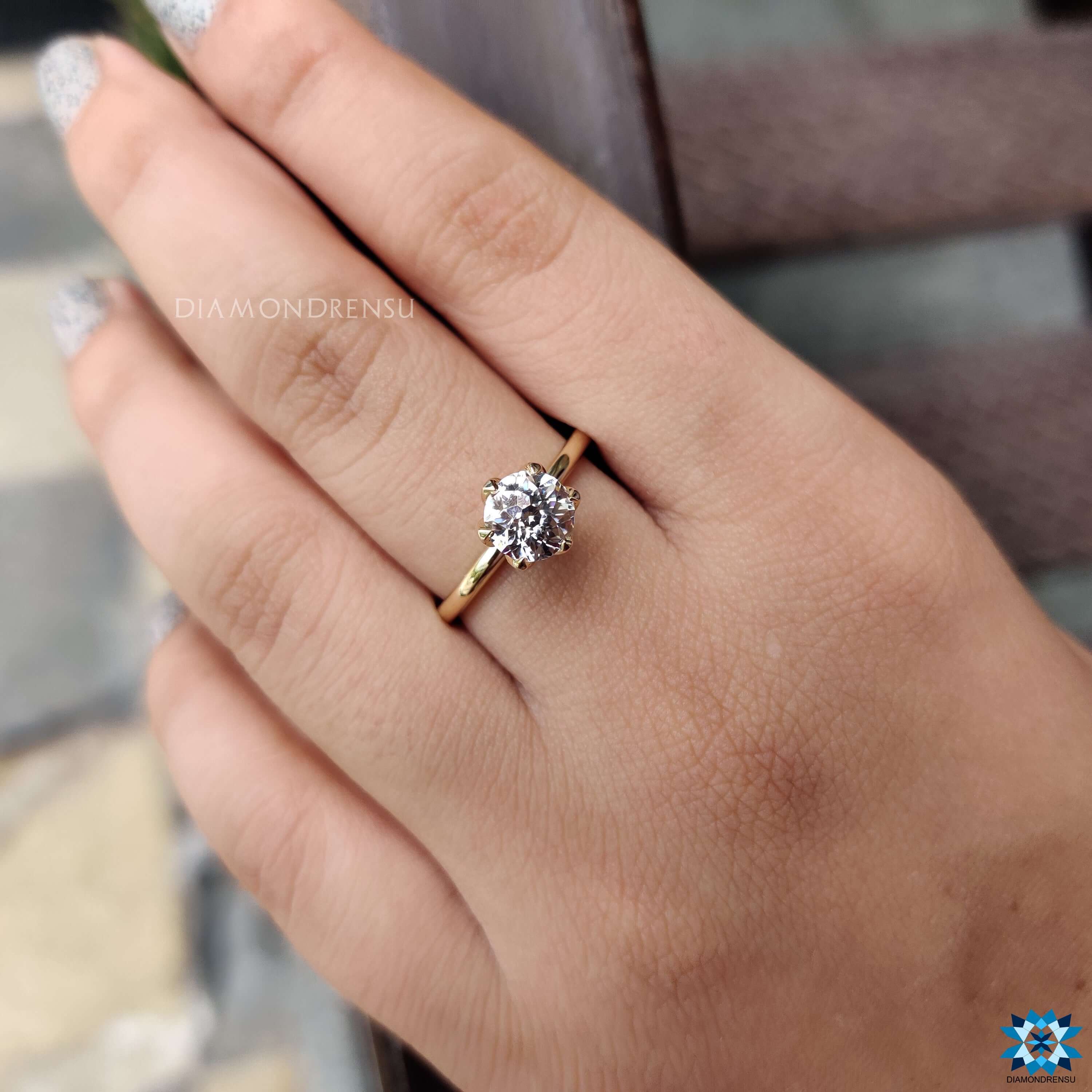 Diamondrensu UK tulip setting moissanite ring.