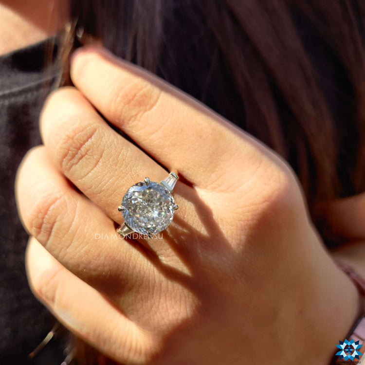 Portuguese cut engagement ring in yellow gold.