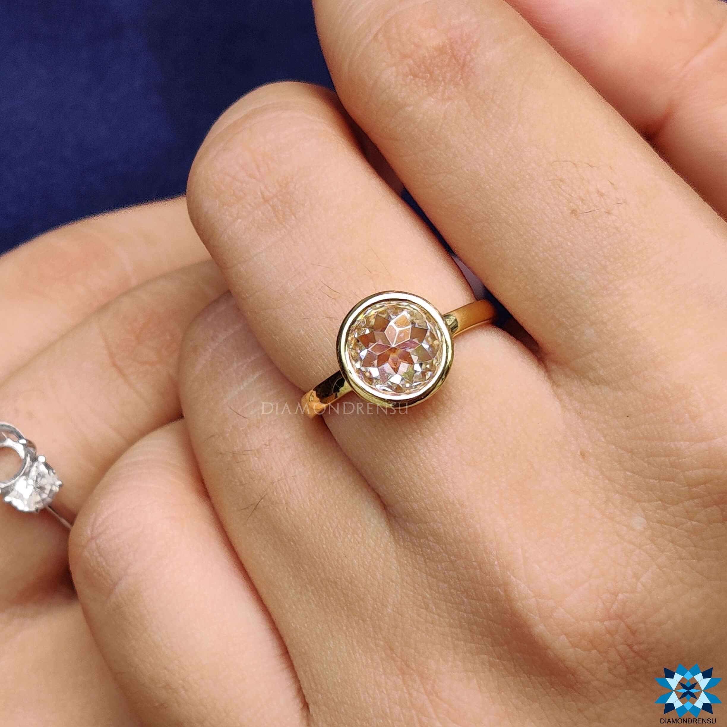 Elegant handmade jewellery showcasing expert craftsmanship.