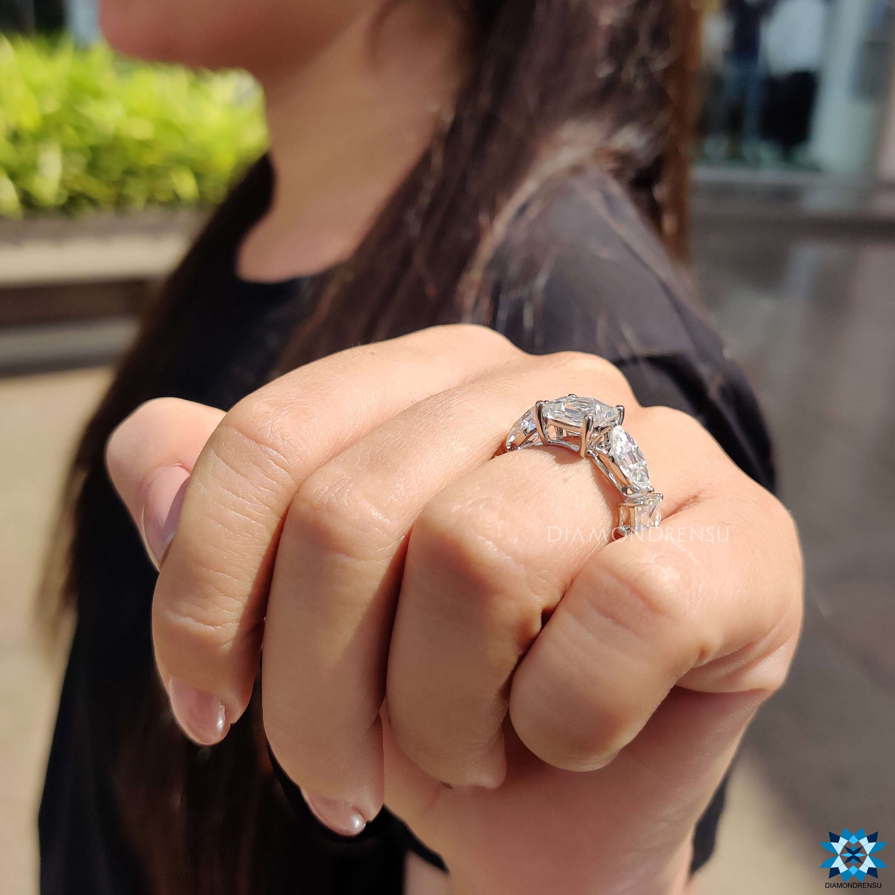Diamondrensu UK white gold 5 stone engagement ring.