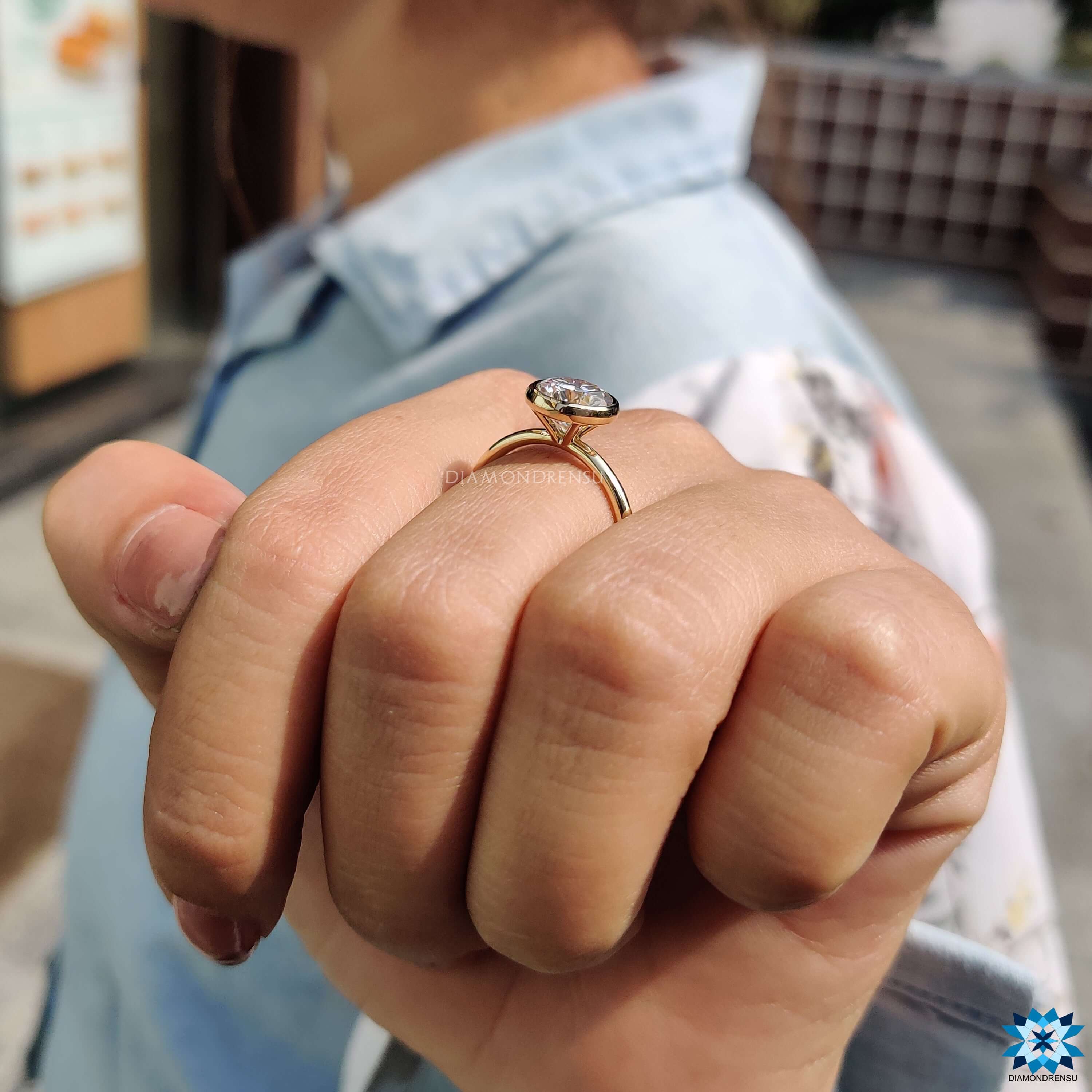 Bezel setting moissanite ring designed for everyday wear.