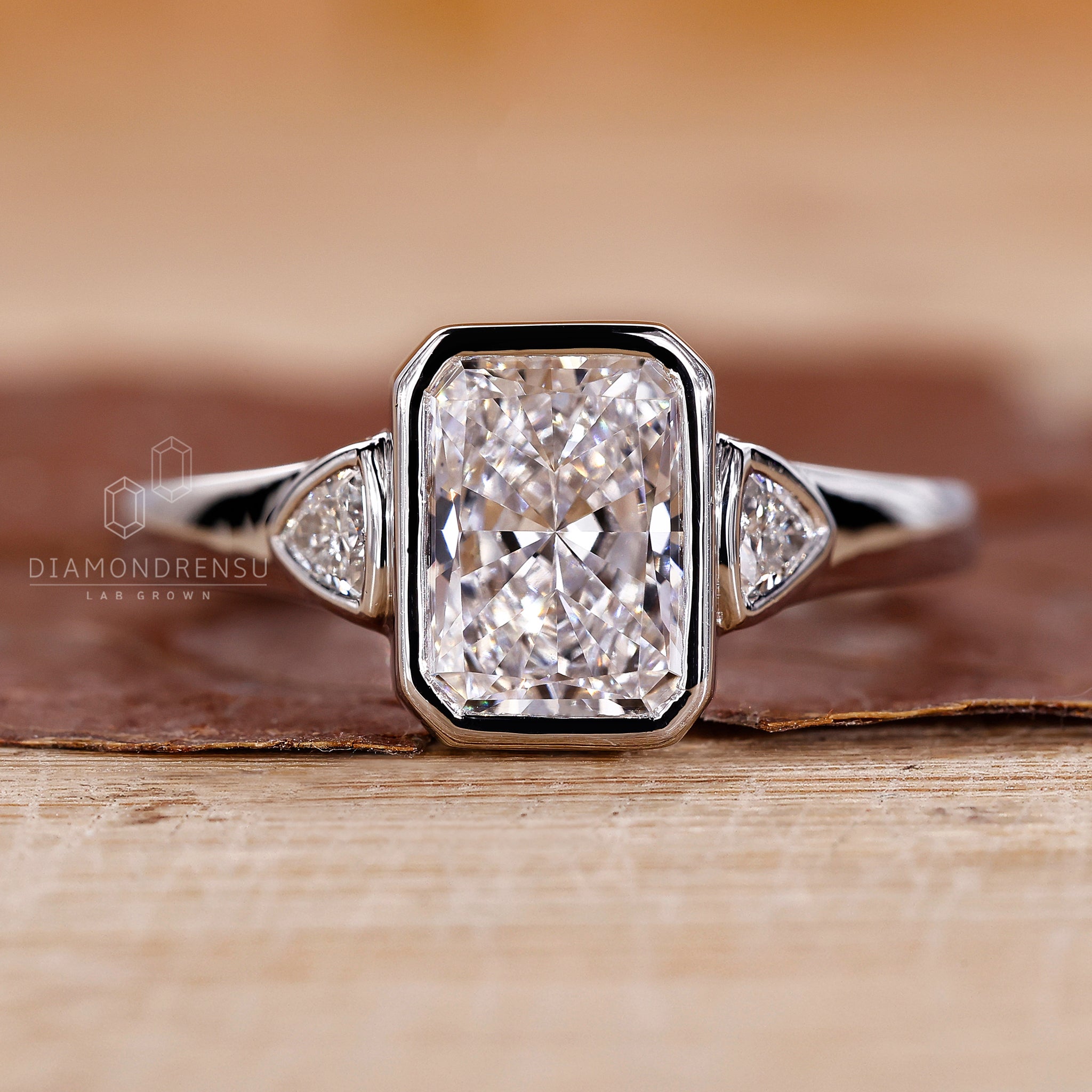 The white gold ring has a beautiful tapered shank setting.

