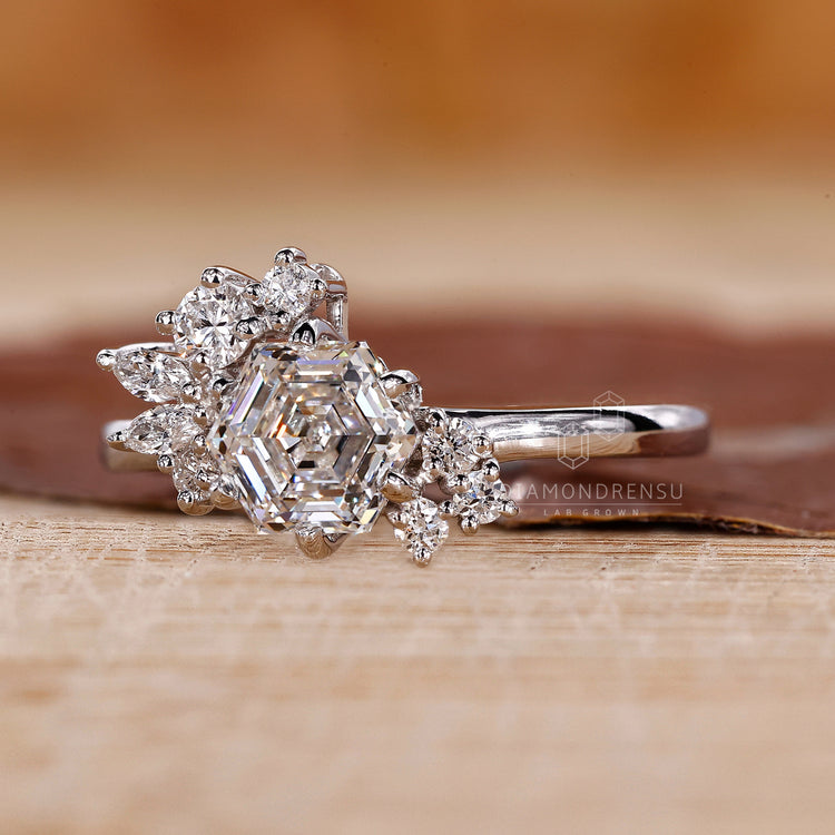 Cluster diamond ring set with prong setting.
