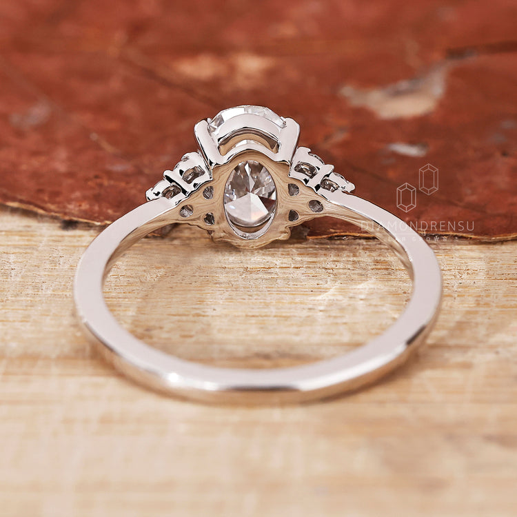 Round side stone ring with muse setting and handmade jewellery details.
