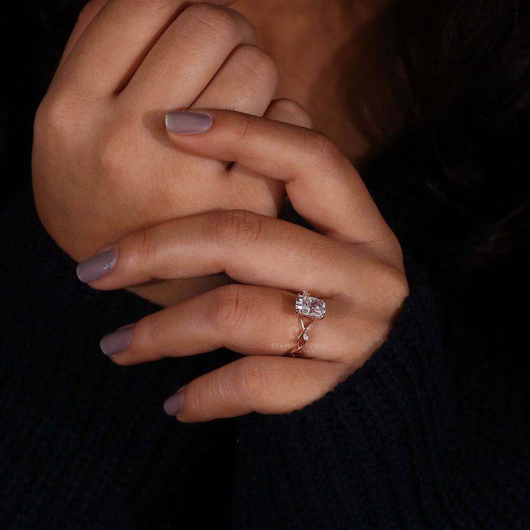 Diamondrensu UK engagement ring in a claw prong setting.