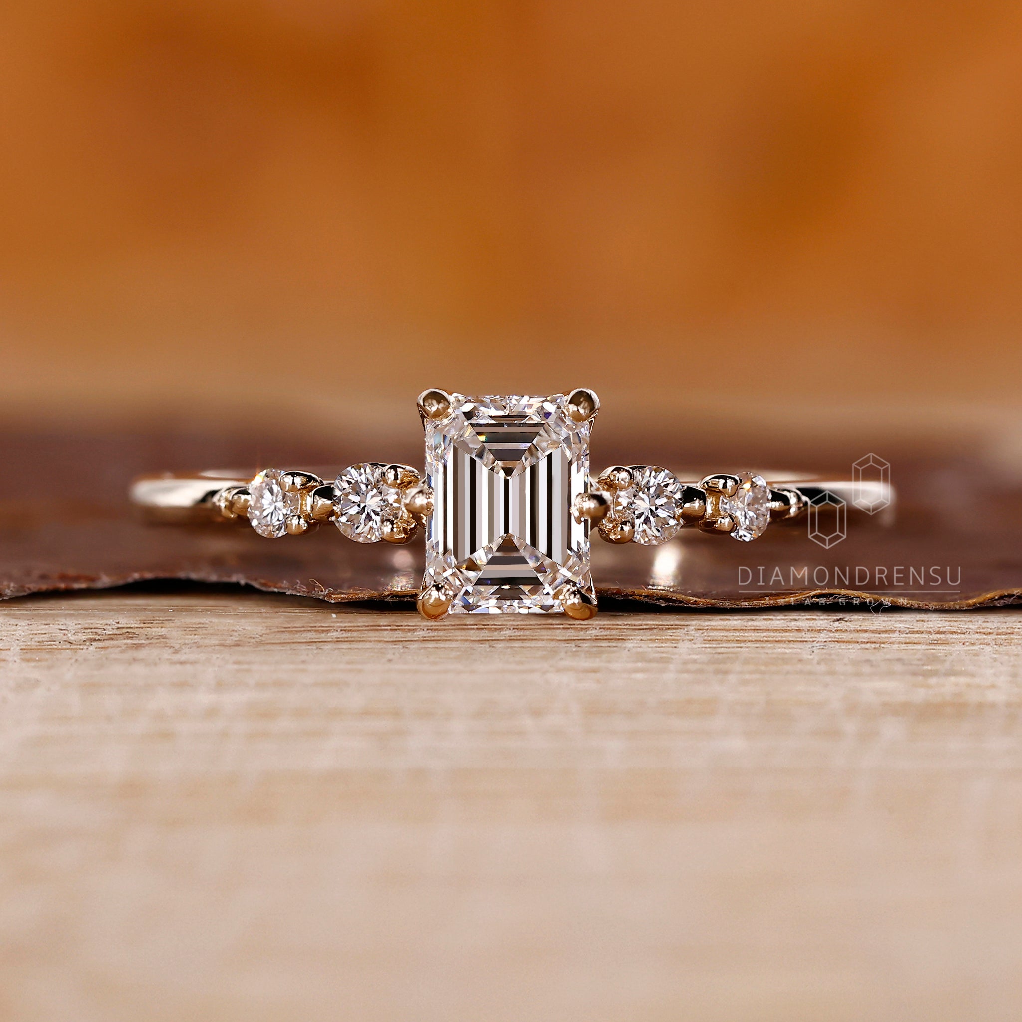 4 prong setting holds the emerald cut diamond securely.
