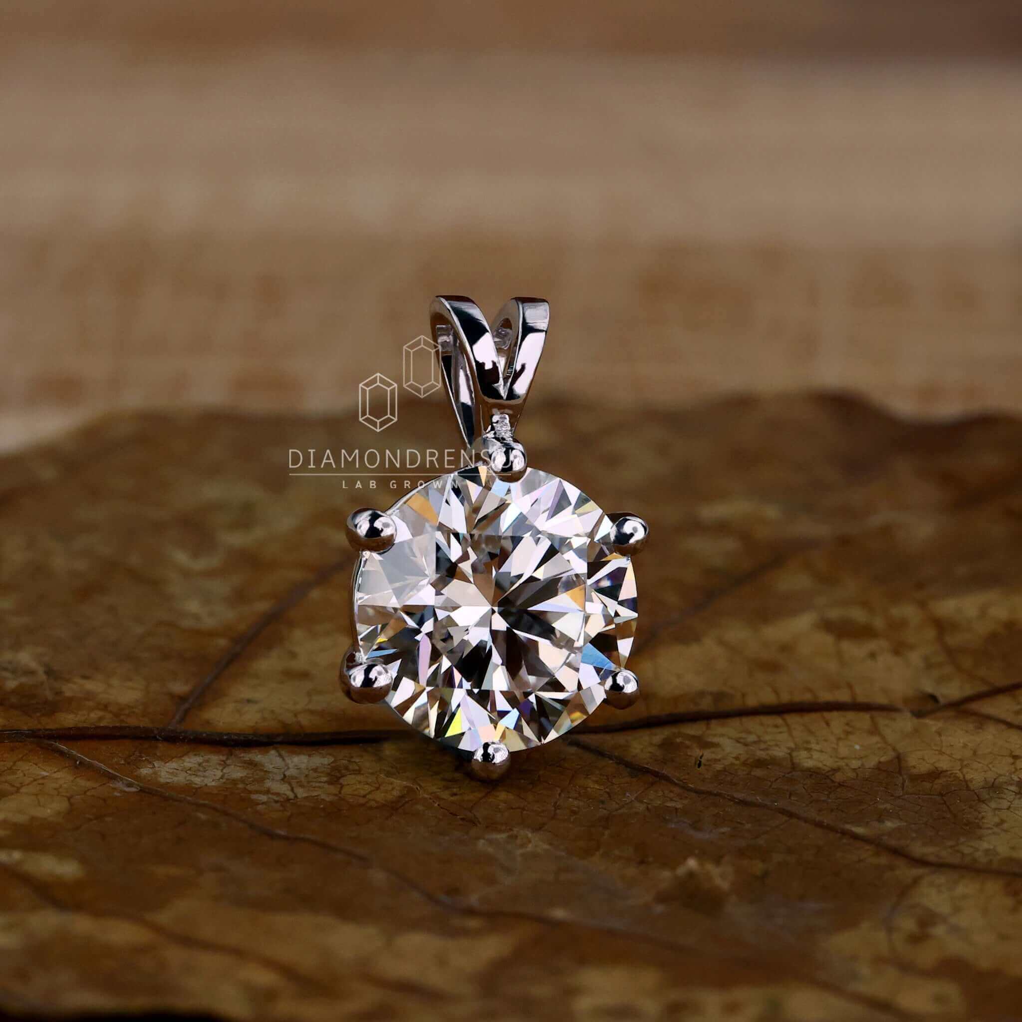 round lab grown diamond pendant