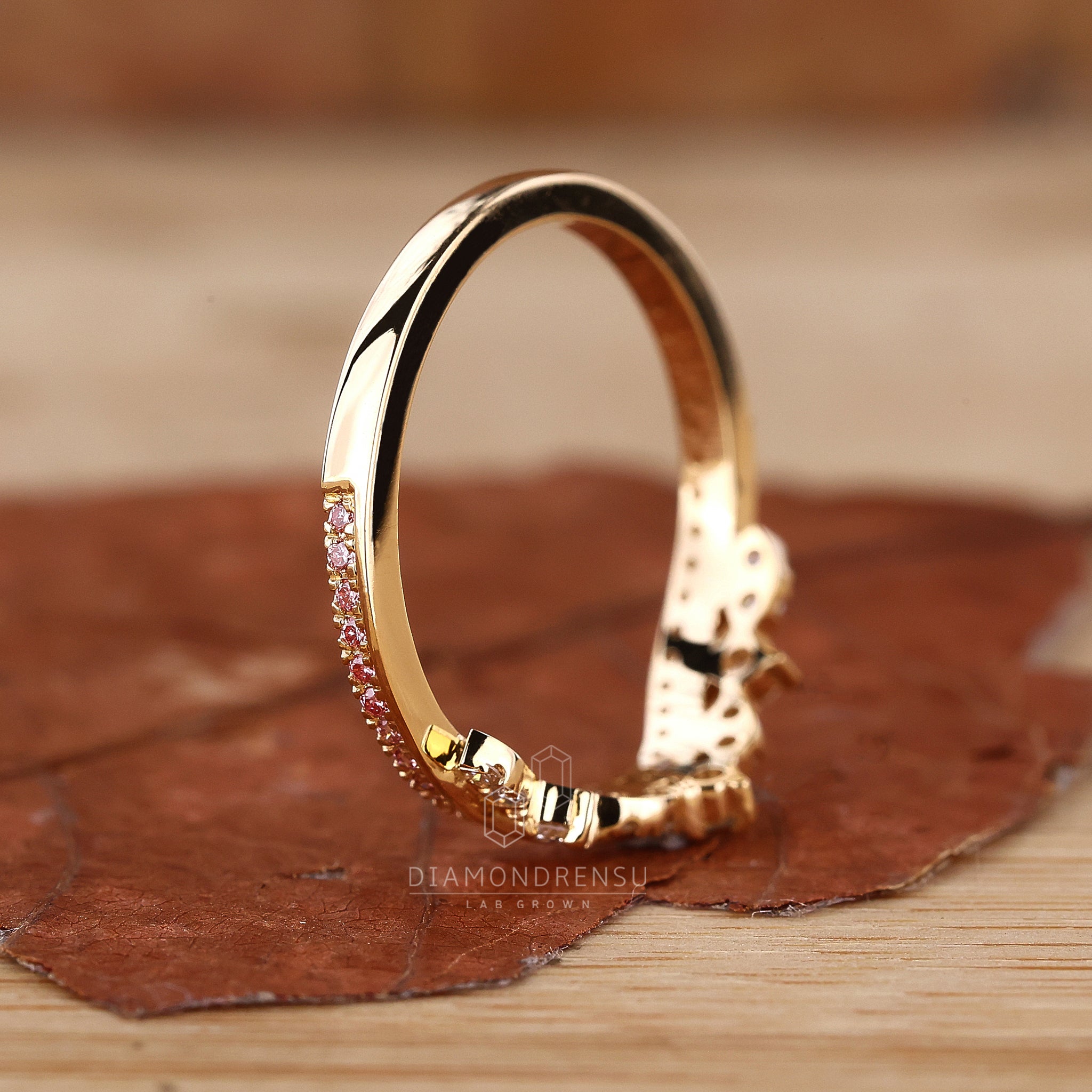 Diamondrensu UK tiara-style wedding band.
