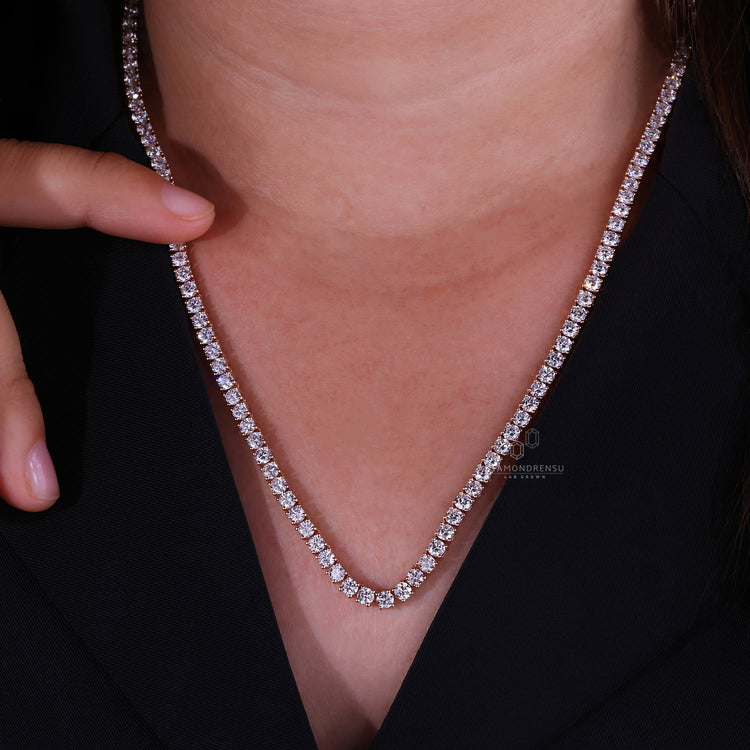Diamondrensu UK necklace designed with round Lab Grown Diamonds.
