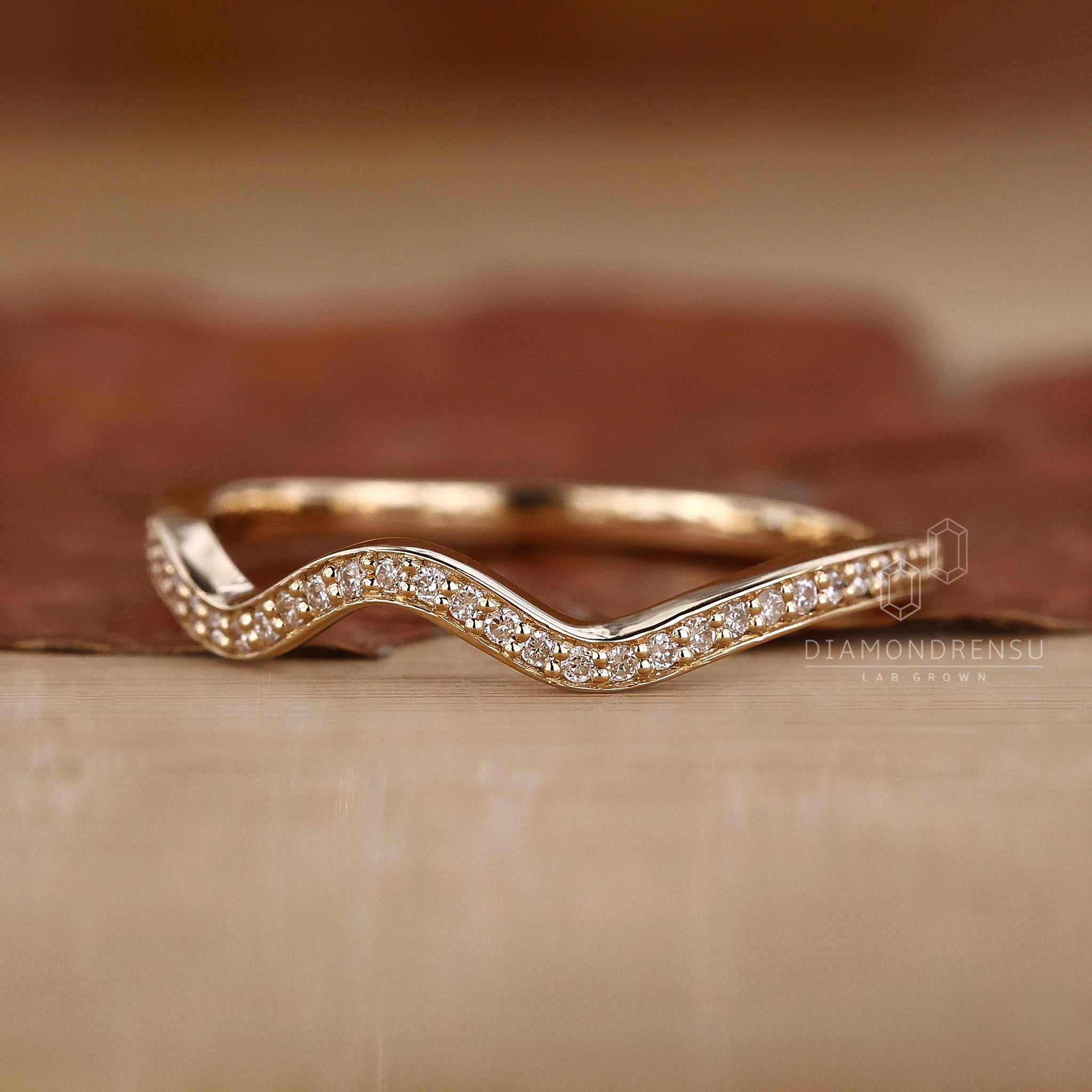 Unique wave-shaped eternity band with lab diamonds
