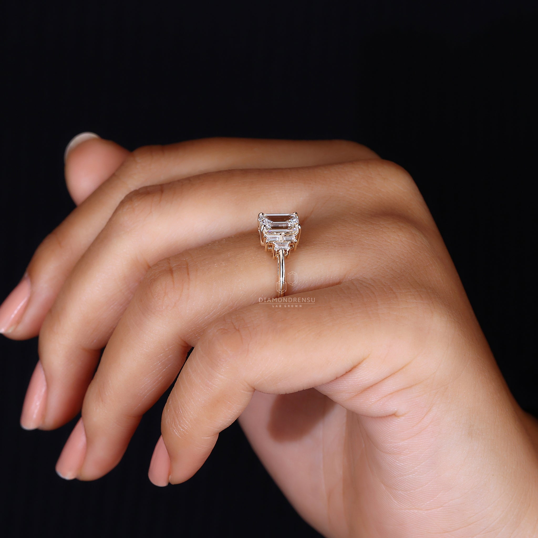 UK engagement ring made with lab grown diamond.
