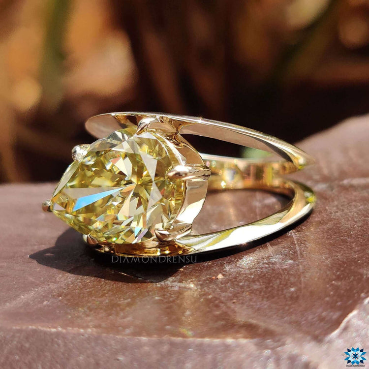 Yellow gold ring with 6 claw prong setting.
