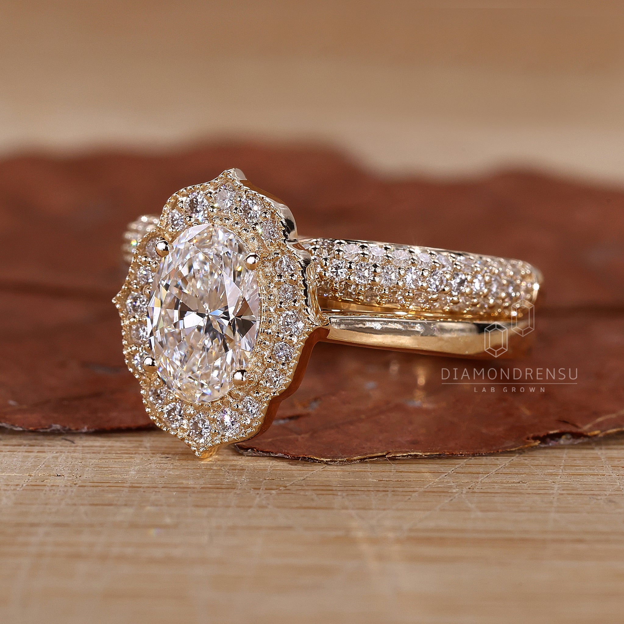 Round cut halo oval engagement ring.
