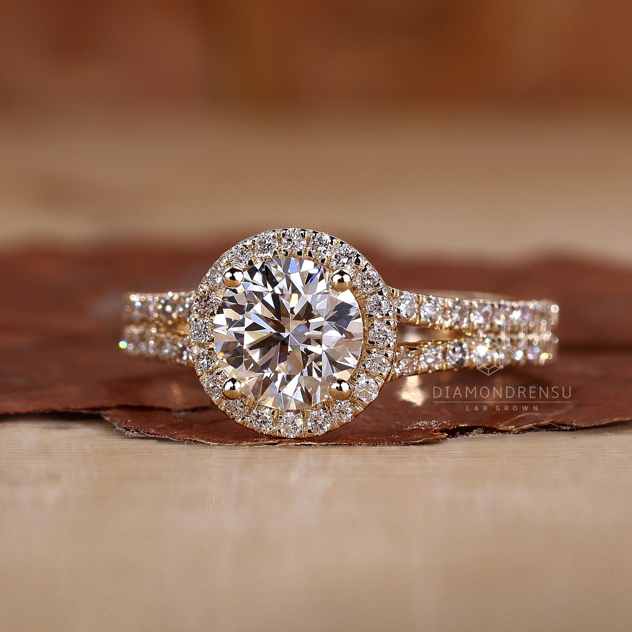 Round cut pave band with split shank design.
