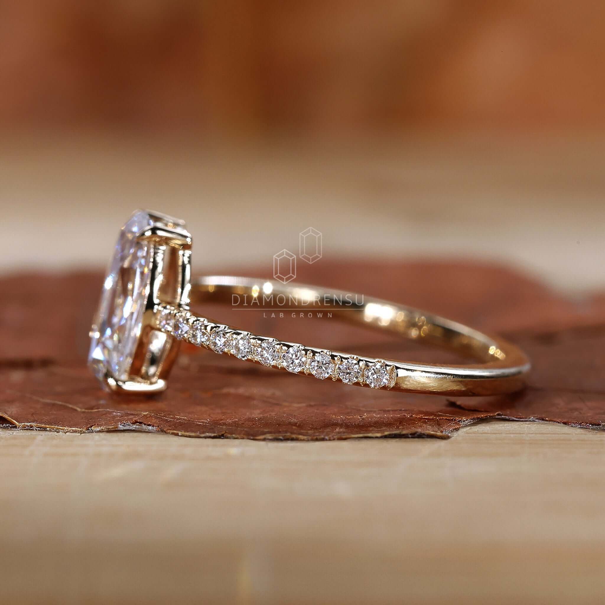 lab grown diamond engagement ring