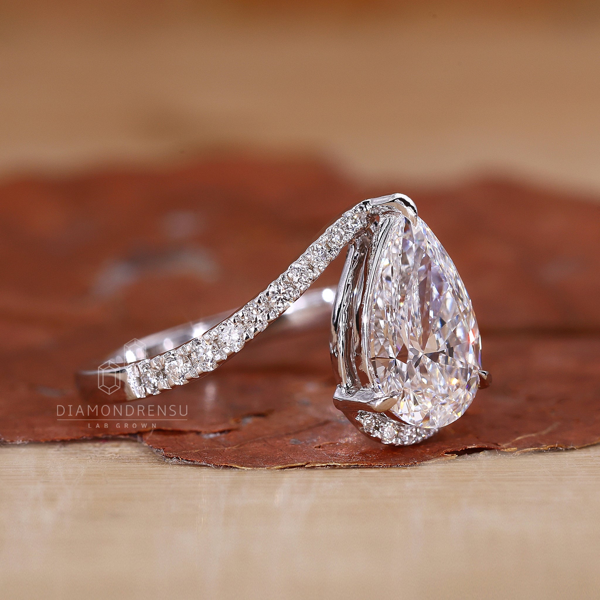 3 claw prong setting holds round cut pave setting.
