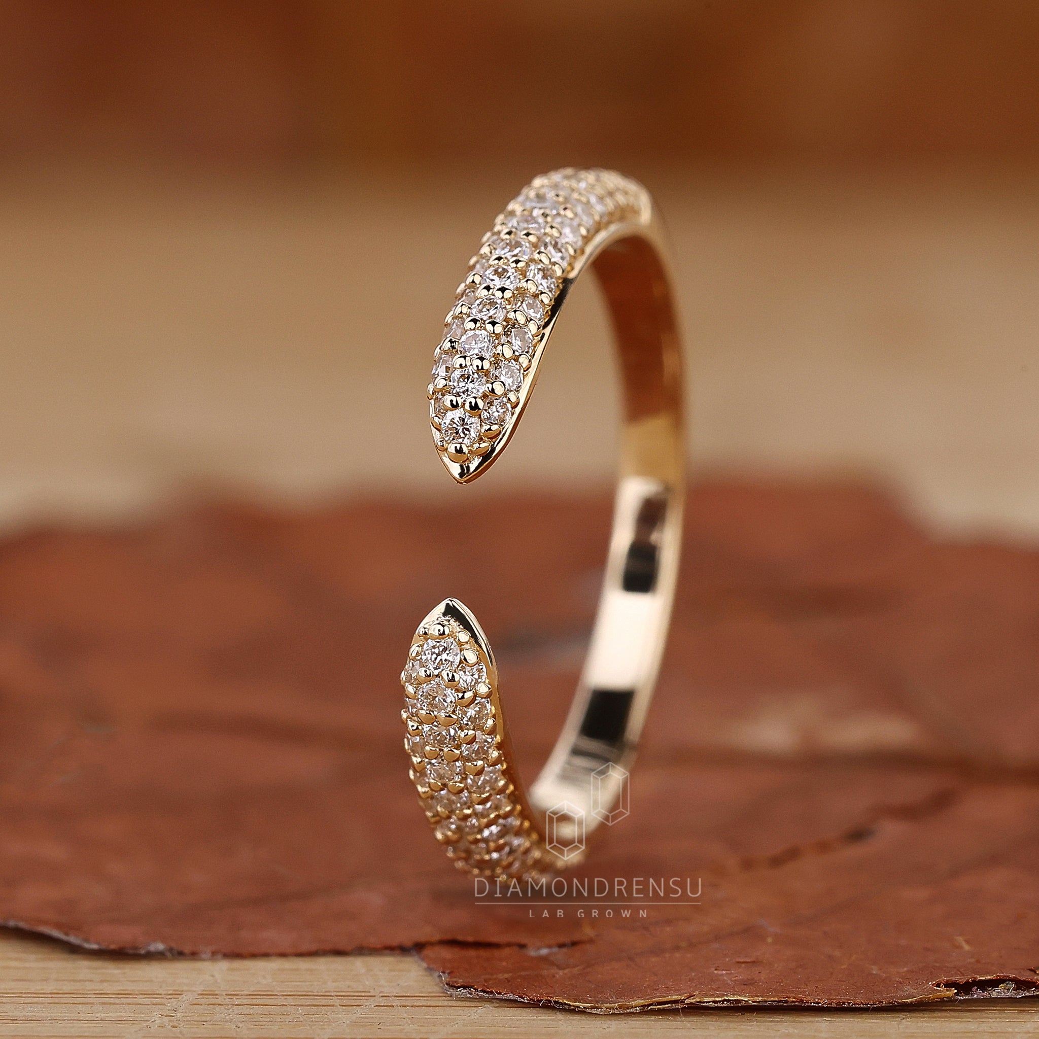 Lab grown diamond three row wedding band UK.
