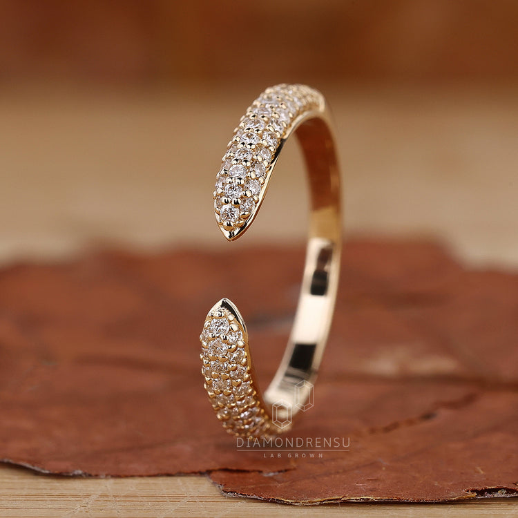Lab grown diamond three row wedding band UK.
