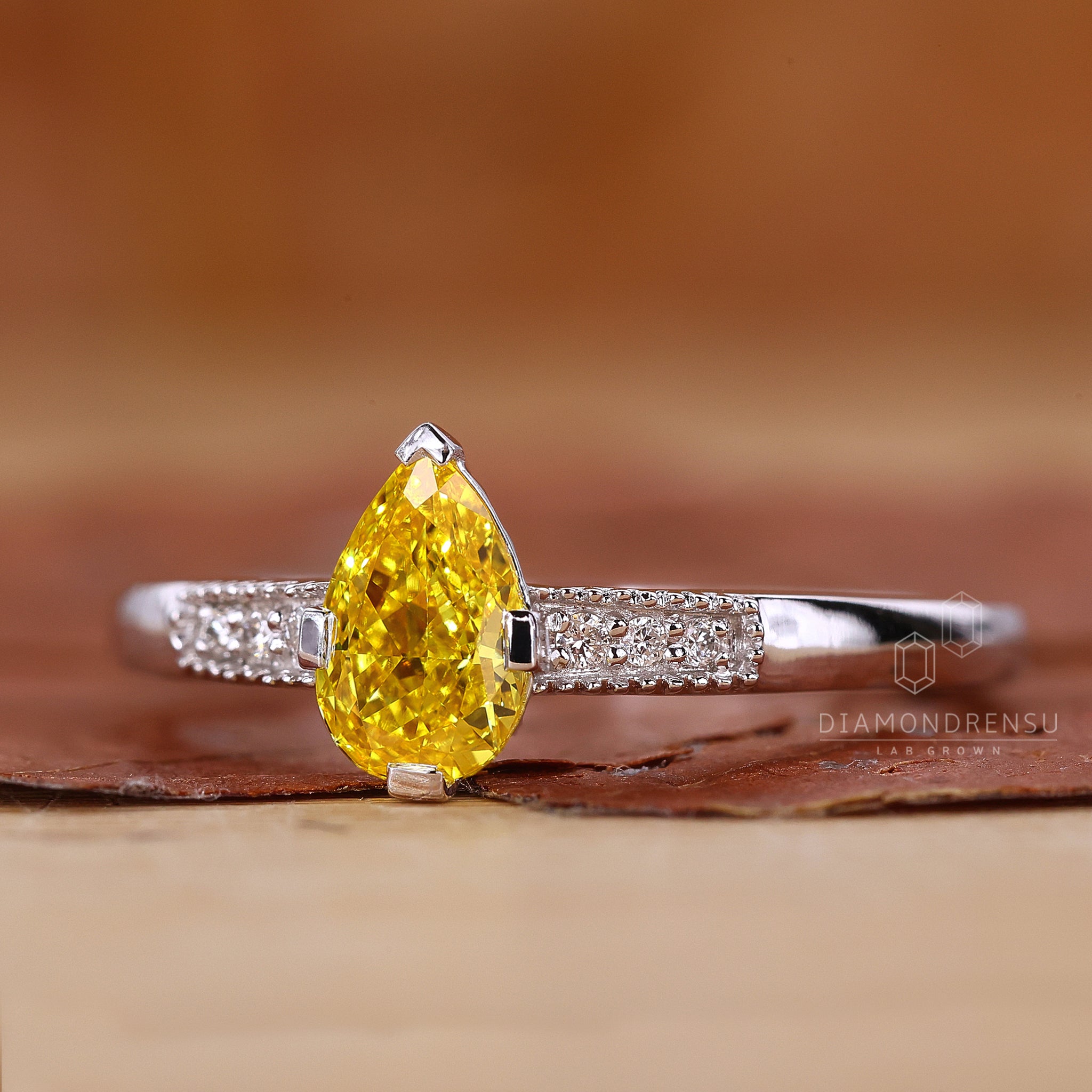 Pave setting combined with round cut pave design.
