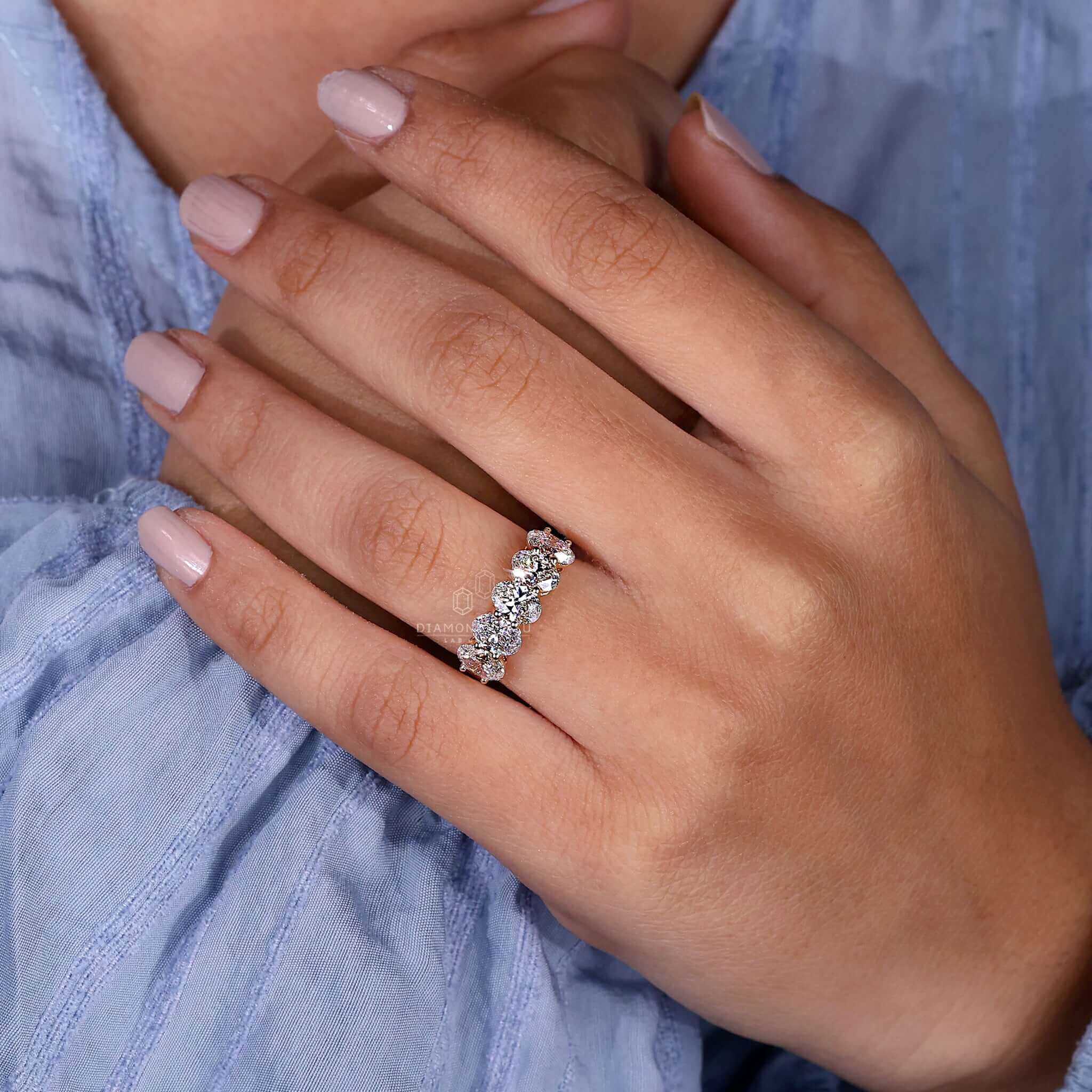 Oval diamond ring with IGI certified lab-grown diamonds.