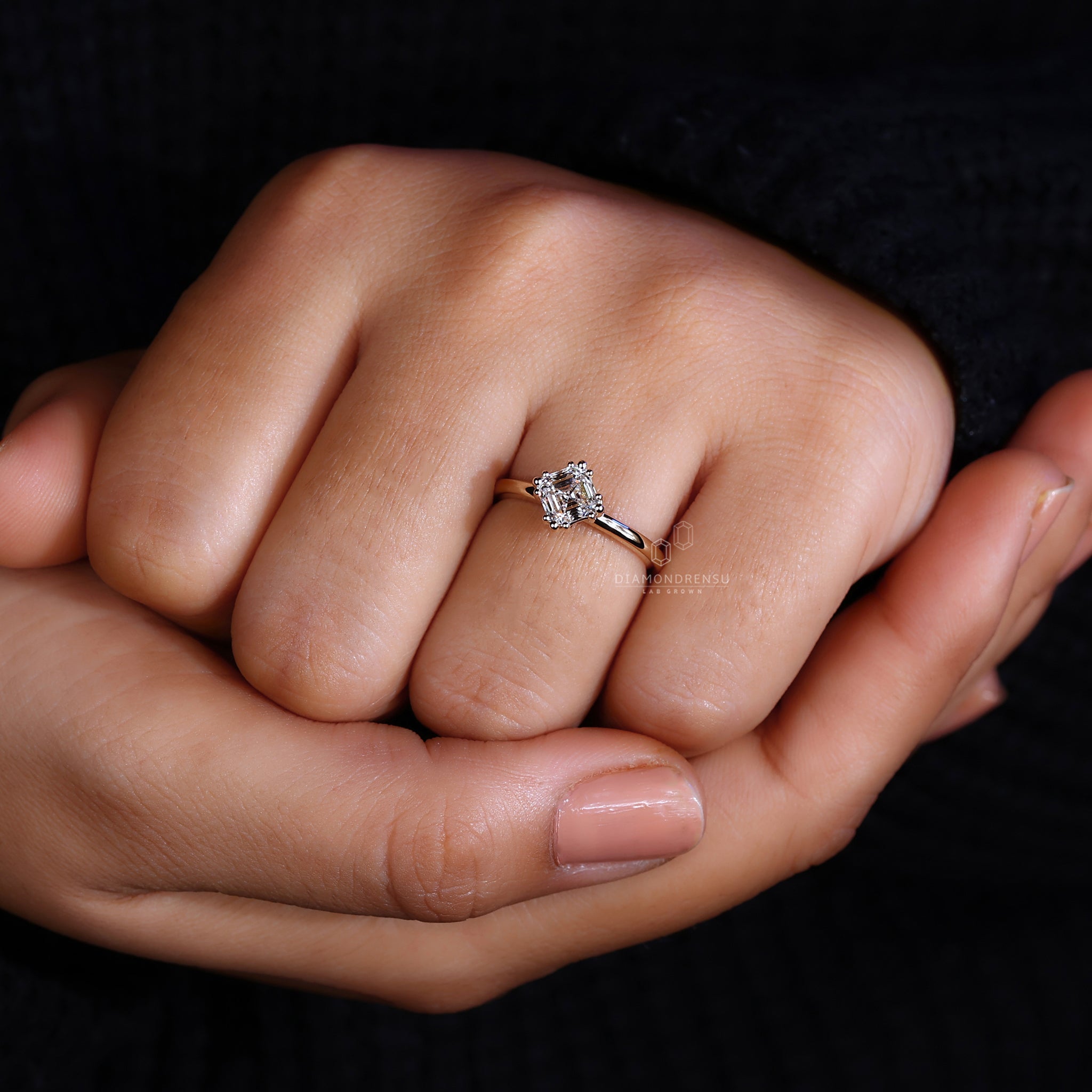 Buy engagement ring with Asscher diamond cut.
