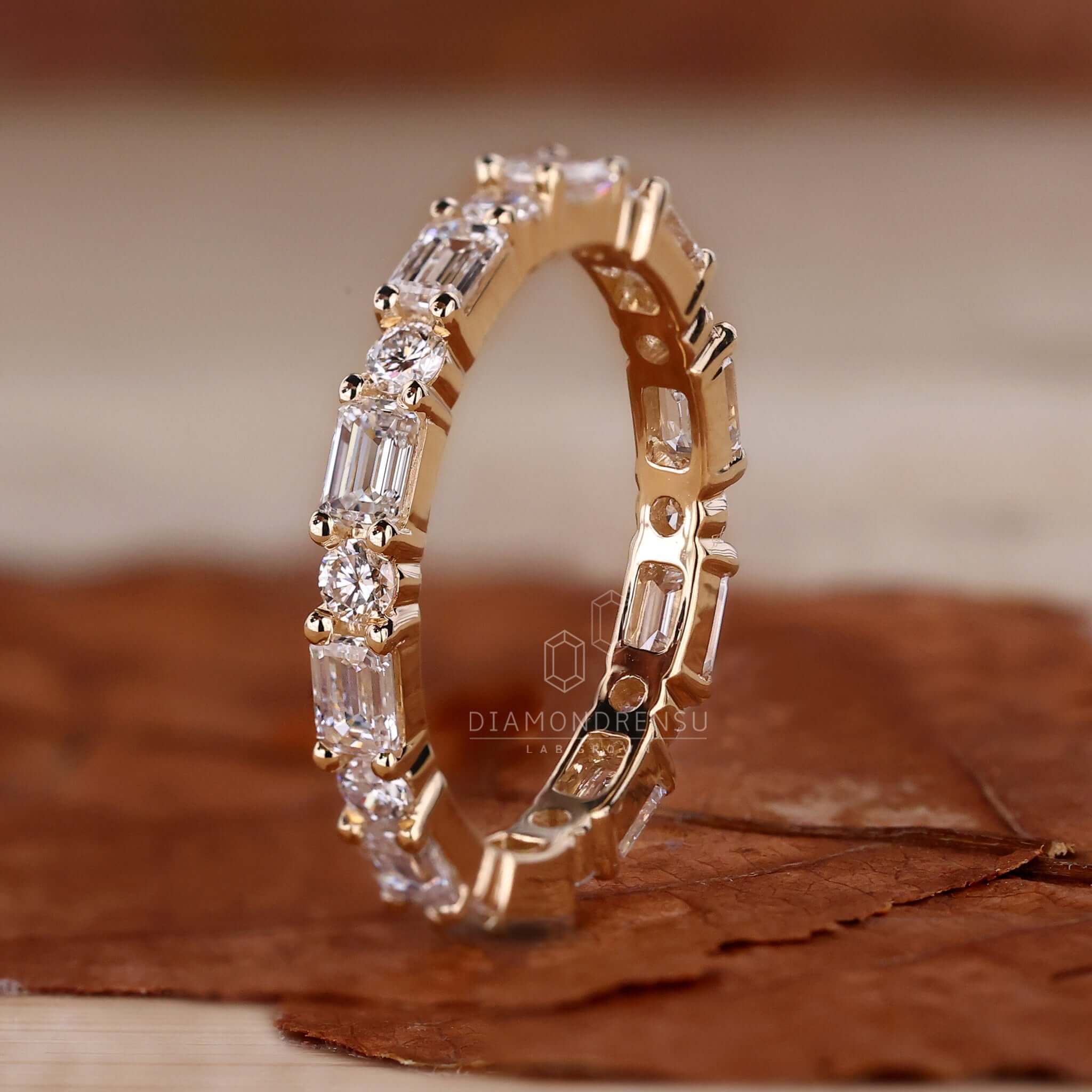 lab grown diamond wedding ring