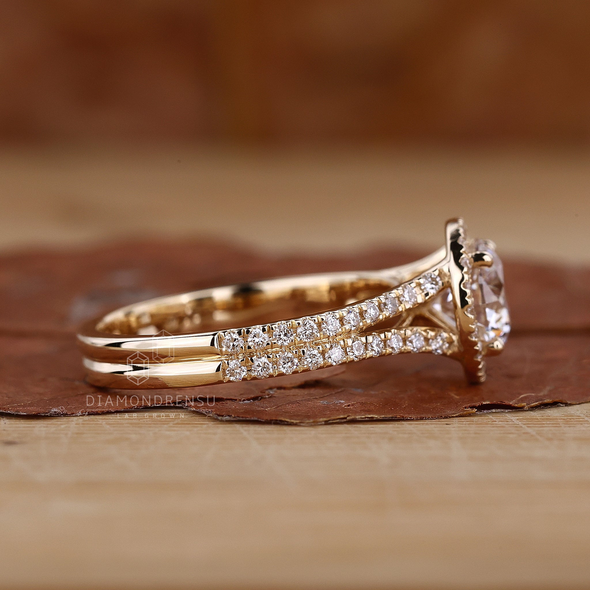 Yellow gold engagement ring split shank.
